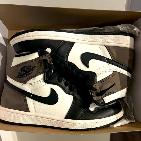 AIR JORDAN RETRO HIGH OG- DARK MOCHA